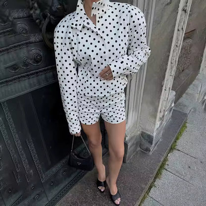 ชุดสูทลําลองแฟชั่นลายจุดสําหรับผู้หญิง ฤดูใบไม้ผลิ 2025 เสื้อแขนยาวคอเต่ามีซิปพร้อมกระเป๋า เสื้อคลุมกันเกงขาสั้น