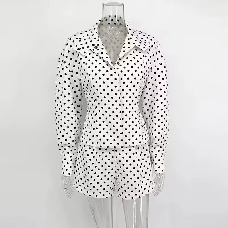 ชุดสูทลําลองแฟชั่นลายจุดสําหรับผู้หญิง ฤดูใบไม้ผลิ 2025 เสื้อแขนยาวคอเต่ามีซิปพร้อมกระเป๋า เสื้อคลุมกันเกงขาสั้น