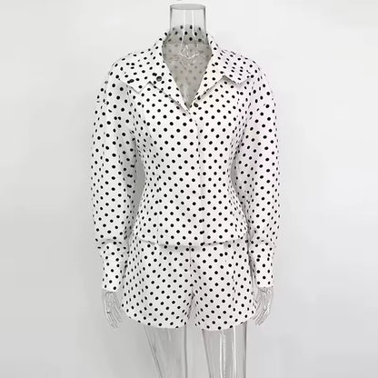 ชุดสูทลําลองแฟชั่นลายจุดสําหรับผู้หญิง ฤดูใบไม้ผลิ 2025 เสื้อแขนยาวคอเต่ามีซิปพร้อมกระเป๋า เสื้อคลุมกันเกงขาสั้น